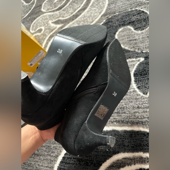 Boots - Picture 5 of 5